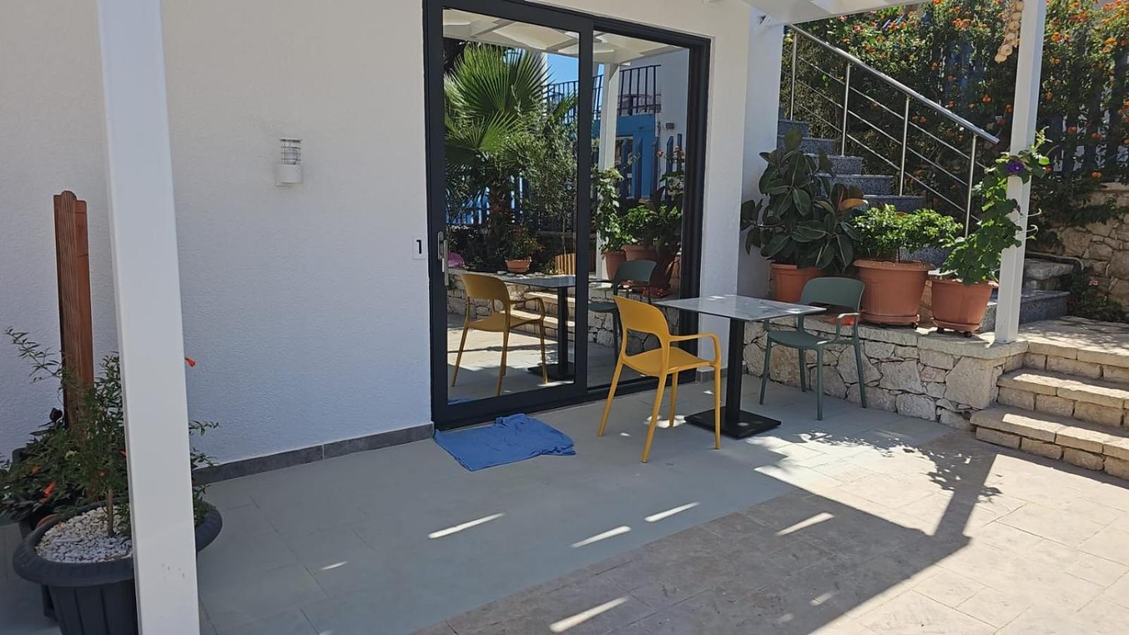 Ardit Seaside Rooms Sarandë Esterno foto