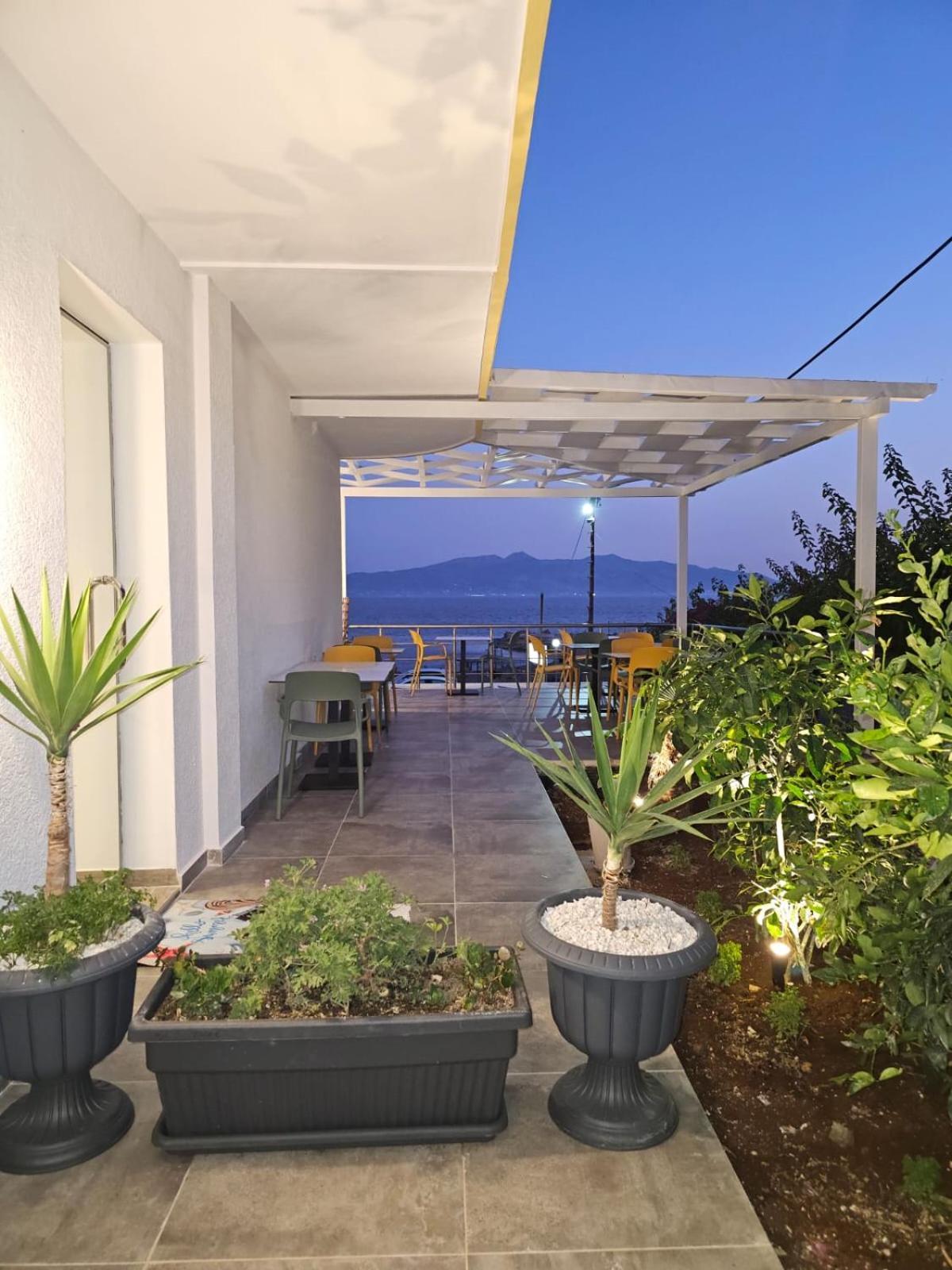 Ardit Seaside Rooms Sarandë Esterno foto