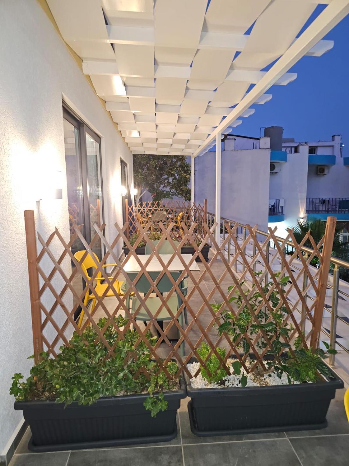 Ardit Seaside Rooms Sarandë Esterno foto
