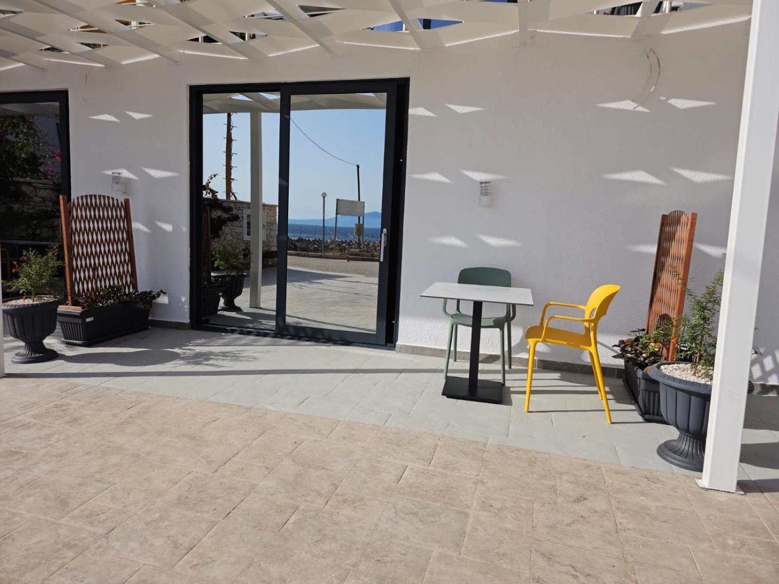 Ardit Seaside Rooms Sarandë Esterno foto