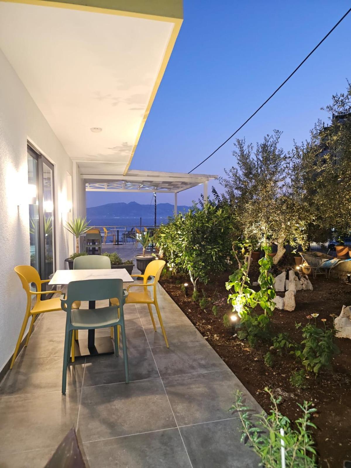 Ardit Seaside Rooms Sarandë Esterno foto