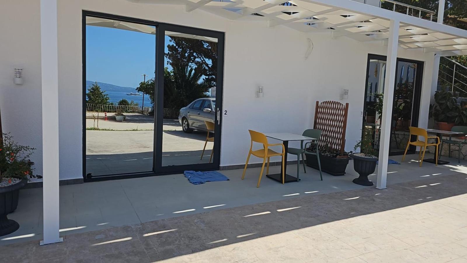 Ardit Seaside Rooms Sarandë Esterno foto