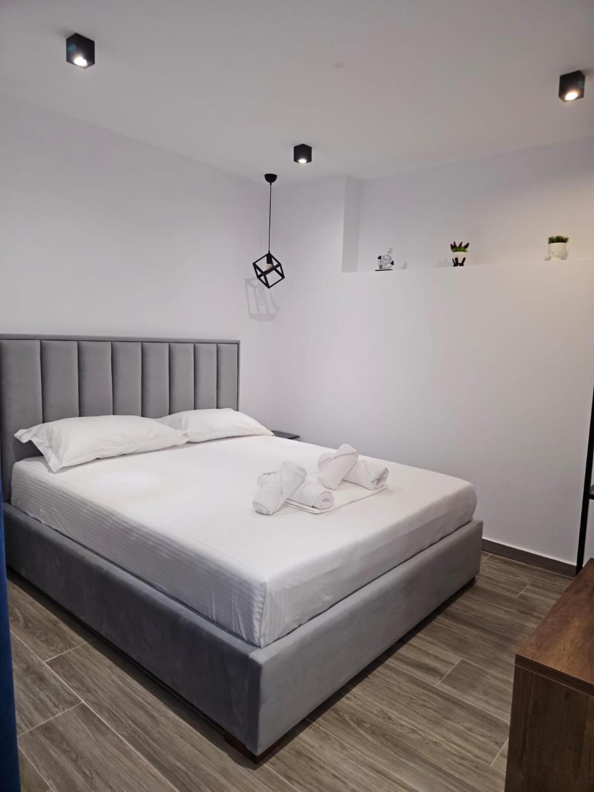 Ardit Seaside Rooms Sarandë Esterno foto